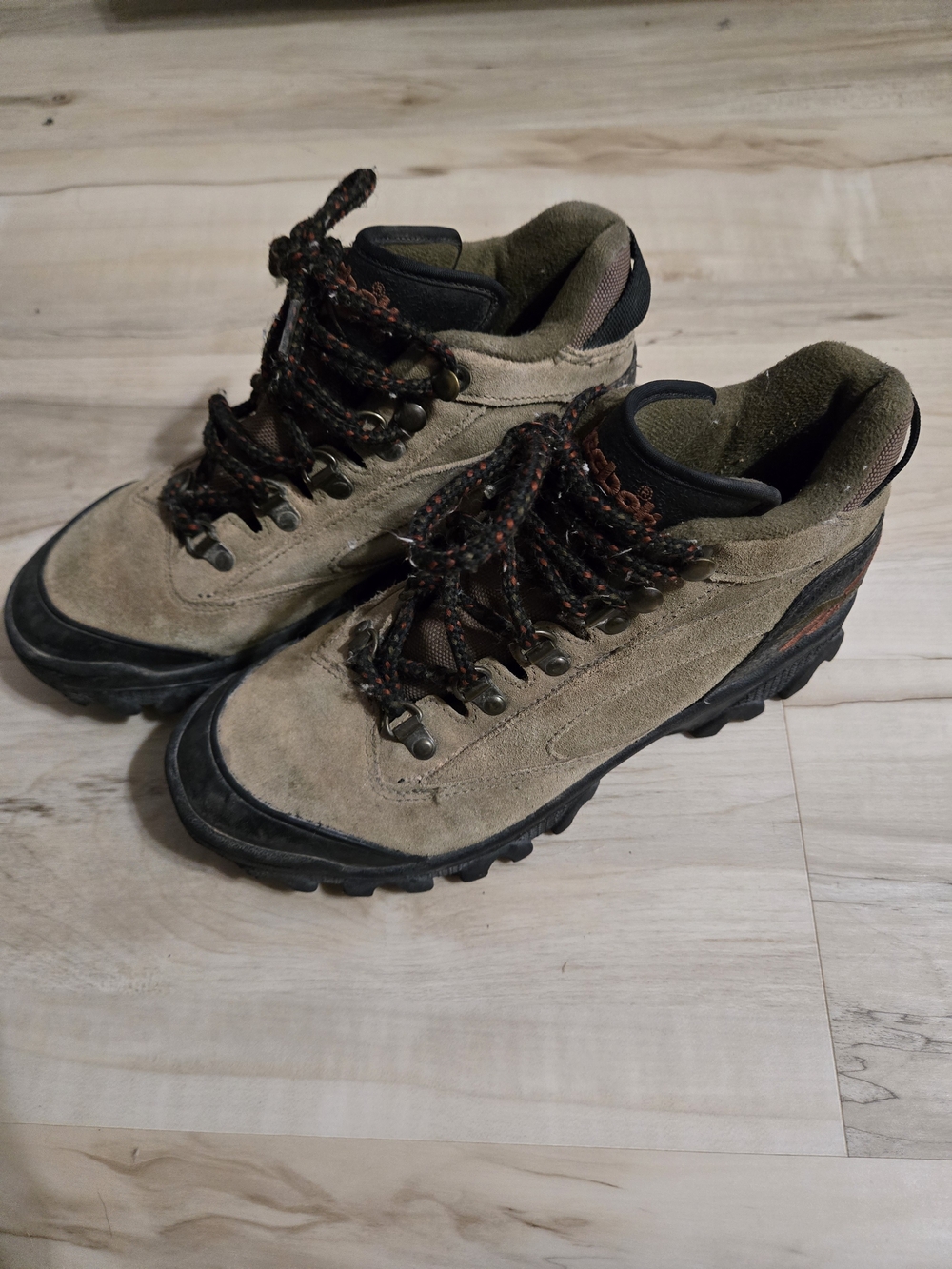 Reebok Men's Hiking Boots in Tan and Black